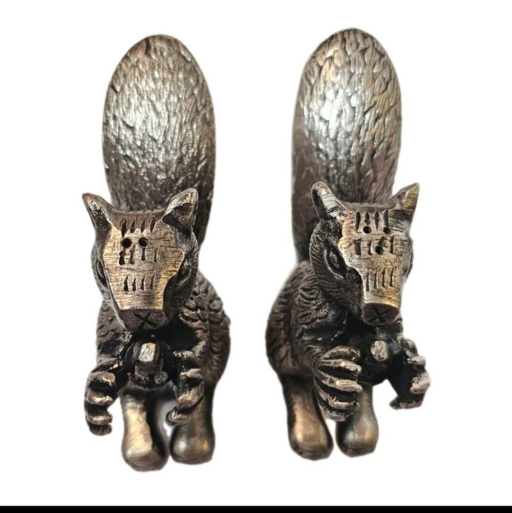 Pair of Heavy Cast Pewter Squirrels Salt and Pepper Shakers Collectible Vintage - Picture 2 of 9